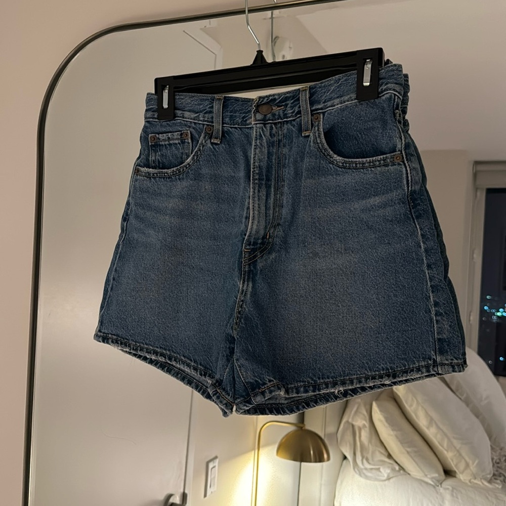 Levi’s High Loose Shorts Size 26